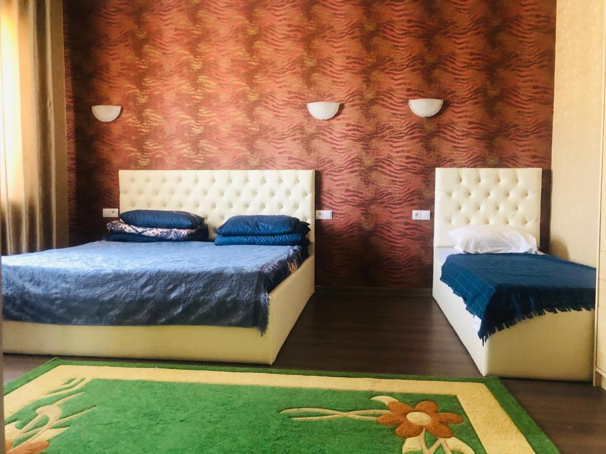 Sweet Home Hostel Bishkek Exteriör bild
