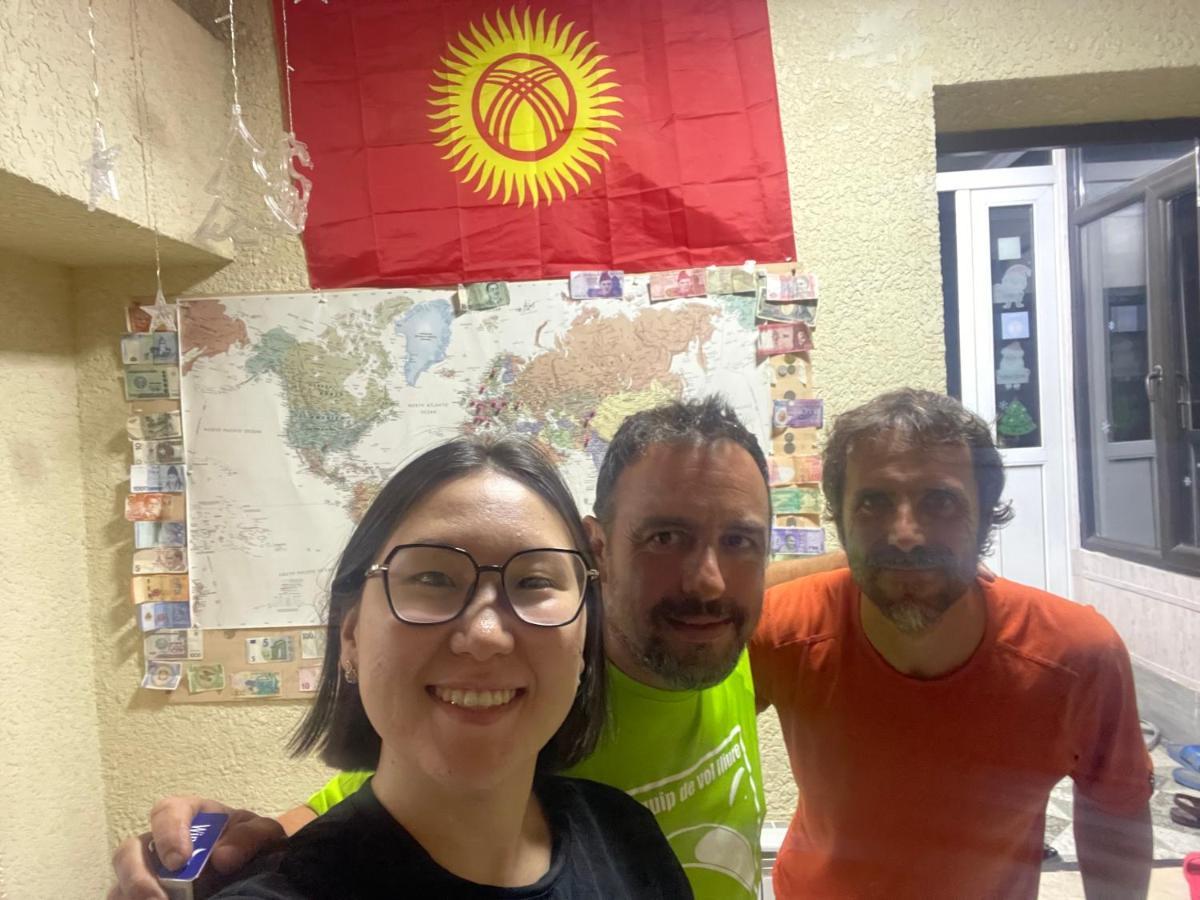 Sweet Home Hostel Bishkek Exteriör bild