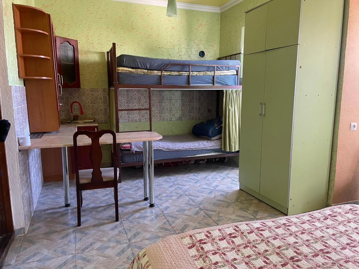 Sweet Home Hostel Bishkek Exteriör bild