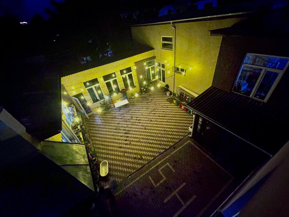 Sweet Home Hostel Bishkek Exteriör bild