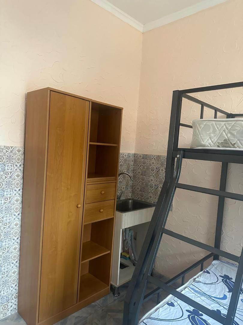 Sweet Home Hostel Bishkek Rum bild